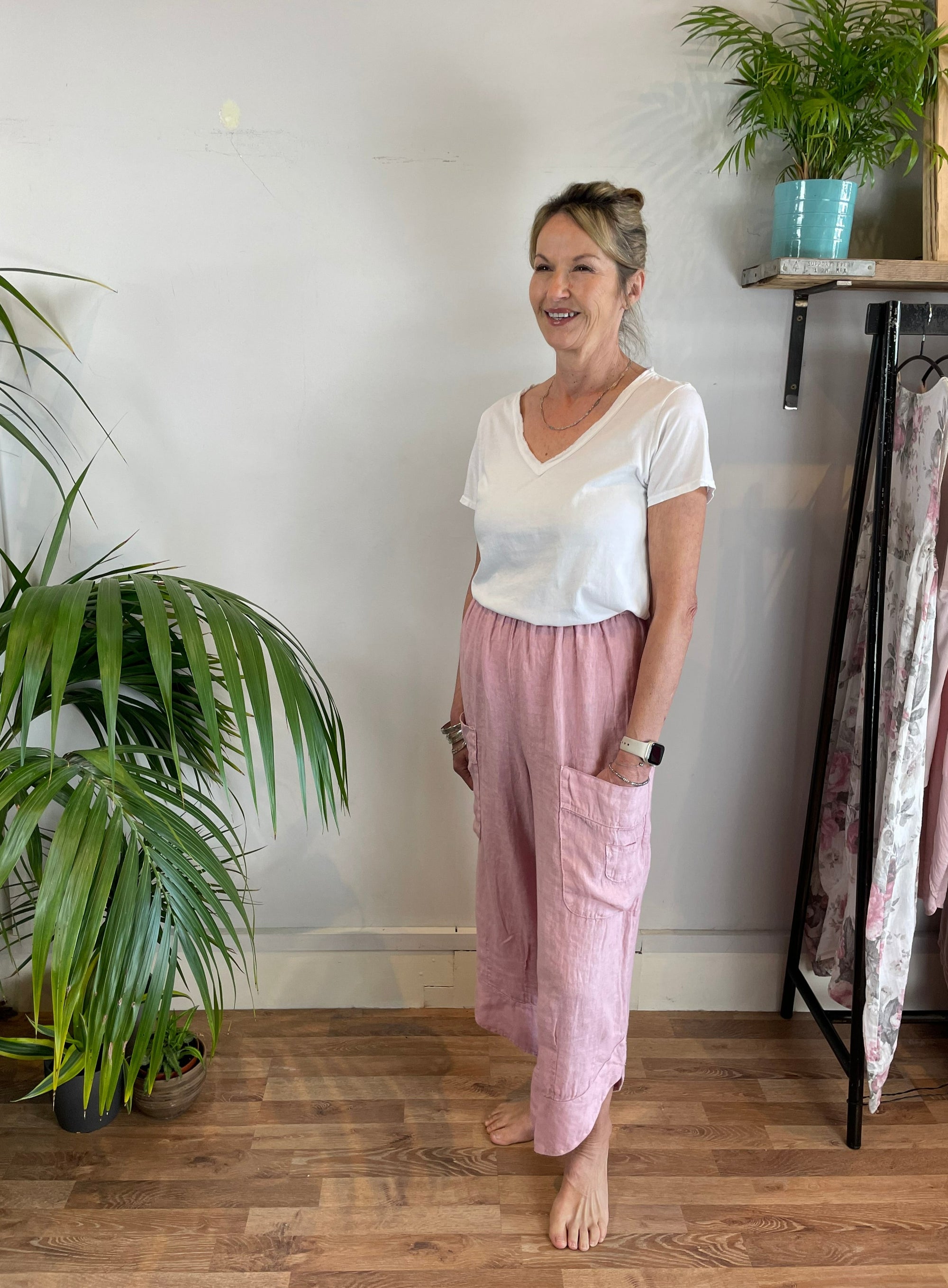 Linen trousers with front pockets