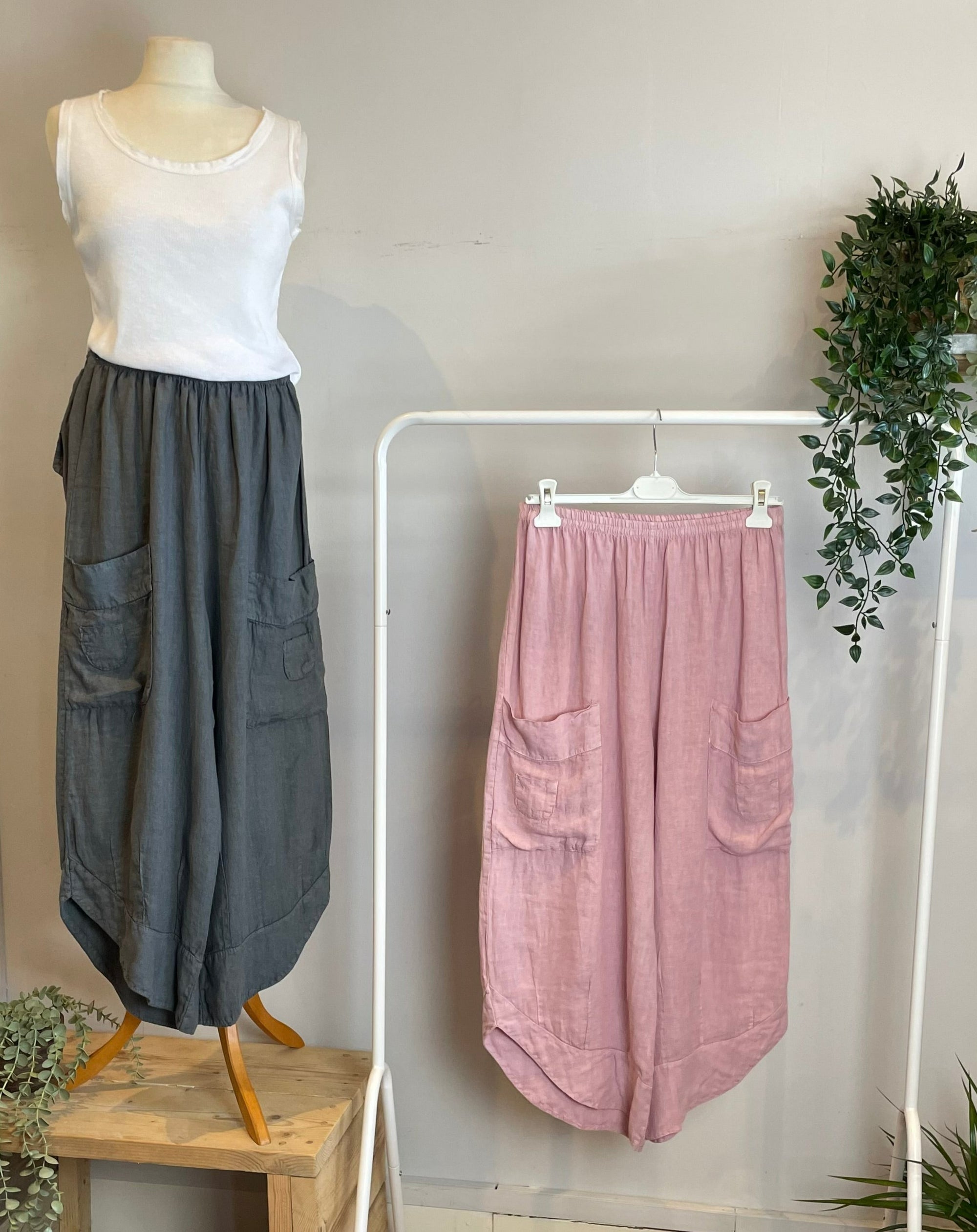 Linen trousers with front pockets